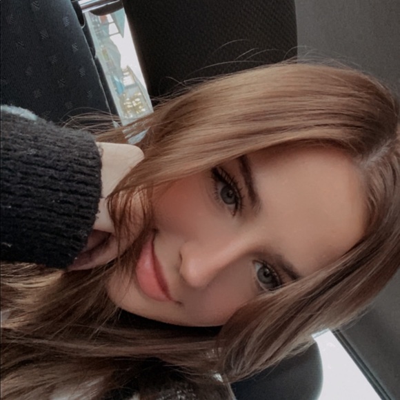 Meet your Posher, Kaitlyn - Picture 1 of 2